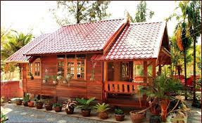 Desain rumah panggung kayu ini dibangun di atas kolam, bukan untuk rumah huni, tetapi lebih tepatnya sebagai rumah tempat beristirahat. Contoh Desain Rumah Panggung Cek Bahan Bangunan
