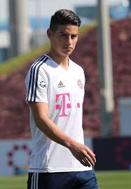 Pin De Irene Em James Jogadores De Futebol Futebol Moda Masculina Casual