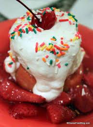 Review Beaches And Cream Soda Shop Desserts The Disney Food Blog Disney Dishes Disney World Food Disney Food