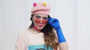 Hallo sobat setia, jumpa kembali bersama gandamusik yang akan mengupate informasi musik dangsut yang terbaru dan terpopuler saat ini. Download Lagu Mp3 Via Vallen Senorita Versi Koplo