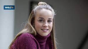 Discover more posts about giulia gwinn. Fc Bayern Die Atemberaubende Karriere Der Giulia Gwinn Welt