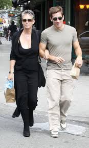 Мультфильм, боевик, семейный сша • сиэнн фармер. Jamie Lee Curtis Is The Godmother Of Jake Gyllenhaal The Actress Is 33 Celebrity Godparents You Had No Idea About Popsugar Celebrity Photo 23