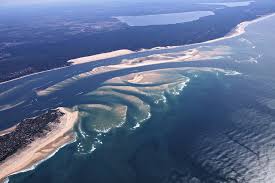 Arcachon is a beach resort near bordeaux in the aquitaine region of southwestern france. Tour Du Bassin D Arcachon En Avion Wingly