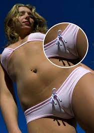 While i'm not entirely convinced that this is an actual boxer and not a model (it's been my experience that female boxers generally aren't this pretty), who as for the camel toe, there isn't much to say other than it's there, which makes us pretty sure this isn't a dude. Celebs Who Don T Wear Underwear And Their Not So Disastrous Camel Toe Cleavage Dkoding