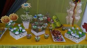 Además de cumpleaños, también puede servir para aniversarios, bodas, bautizos, comuniones… y todo tipo de eventos que tengas entre mano. Decoracion Mesa De Dulces Plantas Vs Zombies Novocom Top