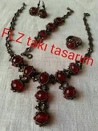 Kirmizi Timsah Gozu Taki Yapma Boncuk Kolyeler Boncuklu Taki Desen