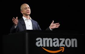 Ο ceo της amazon, τζεφ μπέζος είναι ο πλουσιότερος άνθρωπος της νεότερης ανθρώπινης ιστορίας και είναι ο πρώτος που η περιουσία του ξεπέρασε τα 100 δισ δολάρια. Mr Amazon Tzef Mpezos Einai Ontws Ellhnas