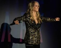 „mir ist es bewusst geworden, als ramon gewonnen hat und ich mich mit ihm unterhalten habe. Beatrice Egli Rosengarten Mannheim Dvd Aufzeichnung Konzert Und Musiknews Konzertberichte