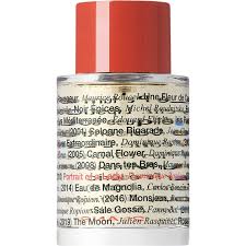 It is rose, an oriental sort of rose with woody notes and spices, quite different but of course this is frédéric malle. Editions De Parfums Frederic Malle Portrait Of A Lady 20 Ans