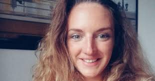 Born 3 may 1989) is a hungarian competitive swimmer specialized in individual medley events. Hosszu Katinka Szeme