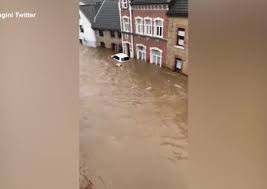 Il fiume travolge la miniera di carbone: Trsyhwrwdh7srm