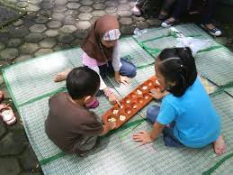 Congkak dipercayai berasal dari afrika atau arab. Permainan Congklak Mainan Tradisional Asli Indonesia