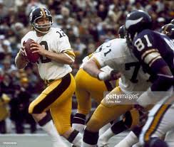 Pittsburgh Steelers Hall Of Fame Quarterback Terry Bradshaw Looks To Steelers Pittsburgh Steelers Pittsburgh