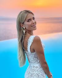 Sylvie françoise meis (born 13 april 1978), formerly known as sylvie van der vaart, is a dutch television personality and model based in germany. Sylvie Meis Facebook