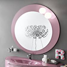 Lo specchio è un importante oggetto per il tuo bagno, per la tua scelta ti offriamo diverse soluzioni con dimensioni e prezzi, entra nell'area dedicata alle specchiere online economiche, pratiche e di specchio da bagno da 90x70 / 115x70 cm, disponibile con cornice bianco e argento. 70 Specchi Per Bagno Moderni Dal Design Particolare Mondodesign It