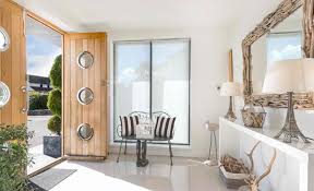 15 beautiful examples of decorating with driftwood. 15 Ideas On How To Decorate With Drift Woods Home Design Lover