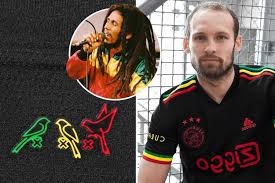 The kit, which includes red, yellow and green detailing, includes three little birds perched on the amsterdam cross on the shirts. Eoqtk3wn5 Htm