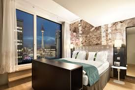 Motel chain, it has grown to be one of the world's largest hotel chains, with 1,173 active hotels and over 214,000 rentable rooms as of september 30, 2018. Holiday Inn Berlin Alexanderplatz City East In Mitte