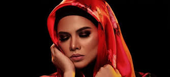 intro | dm | gm | c | f a | verse 1 dm gm andai pastinya ku tahu c f am takkan aku tinggalkanmu bb gm a namun masih keliru teringat masa lalu dm gm tetap tiada kulupakan c f am indah set. Lirik Lagu Meluruh Kisah Benar Luahan Hati Datin Alyah Sensasi Selebriti