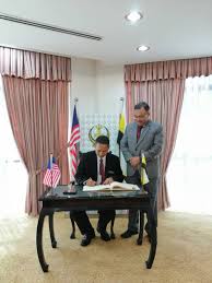 Pejabat menteri besar dan setiausaha kerajaan negeri kedah aras 4 blok b, wisma darul aman, 05503 alor setar, kedah darul aman, malaysia. Kunjungan Hormat Ke Atas Yb Setiausaha Kerajaan Negeri Perak News From Mission Portal