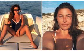 Στην πρώτη εκπομπή του χρόνου, η έλενα παπαρίζου, είκοσι ένα χρόνια μετά την εμφάνισή της στον διαγωνισμό με τους antique, που την έκανε . Elena Paparizoy Fwtografizetai Akomple3aristh Me Magio Kai Mas Deixnei Pws Einai Mia Pragmatikh Gynaika