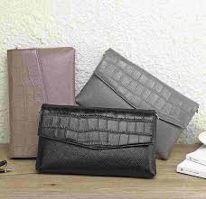 Jual beli tas wanita terbaru 2021, tersedia berbagai pilihan tas wanita harga murah! Dompet Pesta Wanita Membuat Penampilan Semakin Maksimal