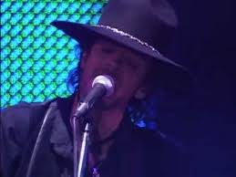 Soñar con su madre también puede reflejar problemas en la relación con su madre en la vida real que todavía no ha sabido resolver. 10 Canciones Para Dedicar A Mama En Su Dia Efecto Guayaba