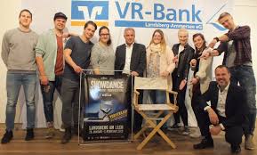 03 04 2019 Vr Bank Landsberg Ammersee Ersteigert Regiestuhl Fur Einen Guten Zweck Vr Bank Landsberg Ammersee Eg