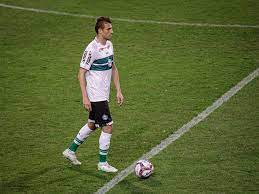Zagueiro Henrique volta de suspensão.