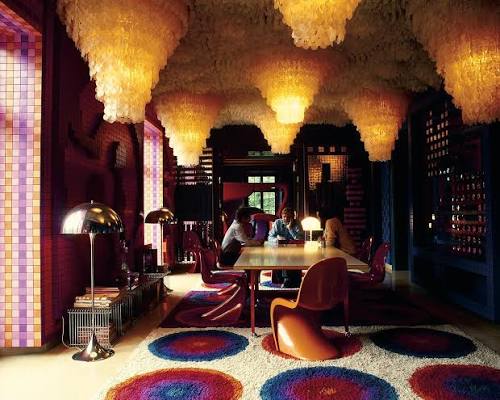 Verner and Marianne's homes were always a place for experimentation where  Verner was able to test the practicability and effects of his designs.  Photo from around 1975: The dining room in Verner