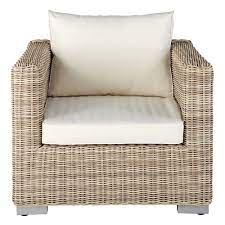 Rénover le mobilier d'extérieur en résine en effet, l'eau de javel a tendance à jaunir les plastiques. Fauteuil De Jardin En Resine Tressee Beige Et Coussins Ecrus Sardaigne Maisons Du Monde
