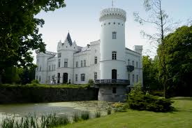 schloss schlemmin in mecklenburg vorpommern familie von thun prettiest castles castle house germany castles