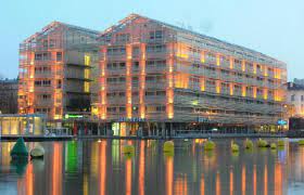 A lot of tiles on the floor. Holiday Inn Express Paris Canal De La Villette Fremdenverkehrsamt Paris