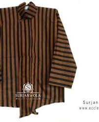 Memilih baju gamis modern dengan model dan warna yang sesuai dengan ukuran tubuh dan warna kulit, di samping model yang unik dan menarik perhatian tentunya akan tampak lebih natural jika dikenakan. 34 Ide Lurik Di 2021 Solo Cocok Kain