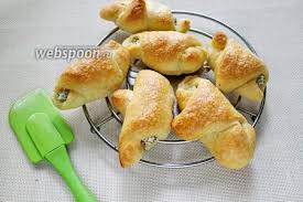 круассаны из слоеного бездрожжевого теста с ветчиной и сыром Kruassany S Vetchinoj I Syrom Recept S Foto Na Webspoon Ru