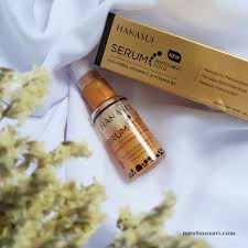 Terus di bagian badan botolnya dikelilingi sticker hanasui warna pink yg isinya keterangan produk dll. Review Hanasui Serum Whitening Gold