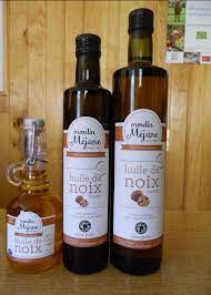 L'huile de noix méjane est exclusivement pressée au sein de notre moulin. Vente D Huile De Noix Produite Par Le Moulin Mejane En Aveyron