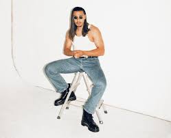 Musikautorenpreis Furs Erfolgreichste Werk An Roller Von Apache 207 In 2020 Apachen Rap Promis