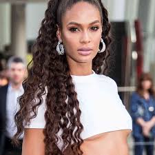 Loose curls are a great way to make your face look more elegant. 30 Easy On The Go Hairstyles For Naturally Curly Hair