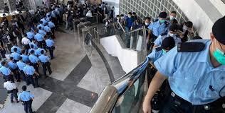 Media in category apple daily. Over 100 Police Officers Raid Office Of Hong Kong Pro Democracy Newspaper Apple Daily Hong Kong Free Press Hkfp