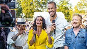 Programmet bygger på det svenske programmet allsång på skansen. Allsang Pa Grensen Tv 2 Sumo