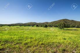 Sie müssen unsere unterkunftsangebote in der stadt / ortschaft sehen: Grunes Feld Und Berg In Pirenopolis Goias Brasilien Lizenzfreie Fotos Bilder Und Stock Fotografie Image 83498224