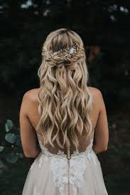 20 Hairstyles For Your Rustic Wedding Rustic Wedding Chic In 2020 Wedding Hair Down Hair Styles Elegant Wedding Hair