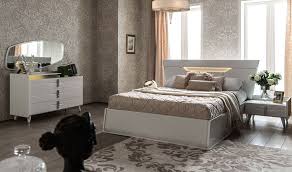 Valerio Beyaz Yatak Odasi Durusu Kalitesi Ve Beyazligi Ile Kalitenin Safligin Sembolu Olmaya Aday Http Www Yildizmobilya Com Tr Vale Furniture Home Decor Bed