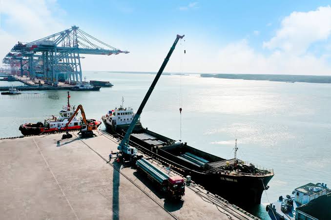 PORT OF LOADING (POL) LÀ GÌ? VAI TRÒ CỦA CẢNG XẾP HÀNG TRONG VẬN CHUYỂN QUỐC TẾ