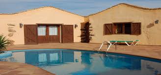 Una casa rural llamada casa pilar, donde desde la puerta de la finca entras en un paraíso de paisaje y cultivos, así como a numerosas posibilidades ecoturísticas con una gran consciencia interior. Holiday Cottage Piedra Blanca Tahona Holiday Homes In Fuerteventura Antigua