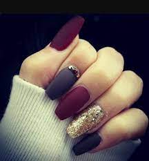 Es una hermosa idea para las uñas y los diamantes de imitación añaden brillo adicional. Pin En Nails