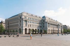 Mintegy kétszáz demonstráló hallgatta a vehemens zámbó atyát. Ilyen Lesz A Felujitas Utan Az Agrarminiszterium Kossuth Teri Epulete 24 Hu