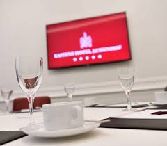 Somos la palmada en la mesa para el entretenimiento, redefinimos la cultura de club de una ciudad, y lo volveremos a hacer. Club Room 4 Luisenhof