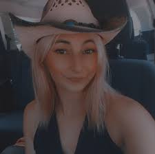 TWO BULLDOGS RUNNING THROUGH TRAFFIC ON 204 IN LAKE STEVENS ‼️‼️ We can't  stop and get them